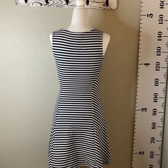 H&m Sleeveless Navy Blue And White Horizontal Stripe A-line Dress Stretchy - Picture 4 of 11